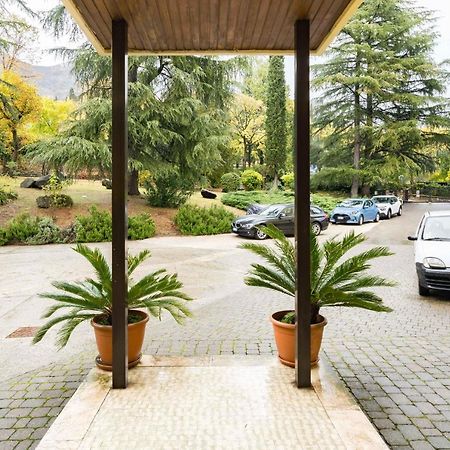 Appartement Residenza Al Vittoriale - By Host4U à Gardone Riviera Extérieur photo
