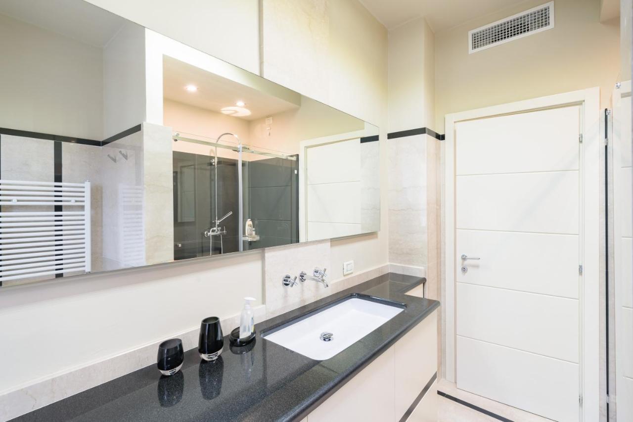 Appartement Residenza Al Vittoriale - By Host4U à Gardone Riviera Extérieur photo